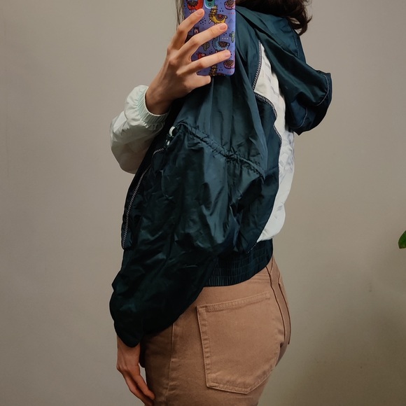 Retro Crop Colourblock Windbreaker
(Puma 517378 - Cosmic Women’s Jacket) - Picture 7 of 11
